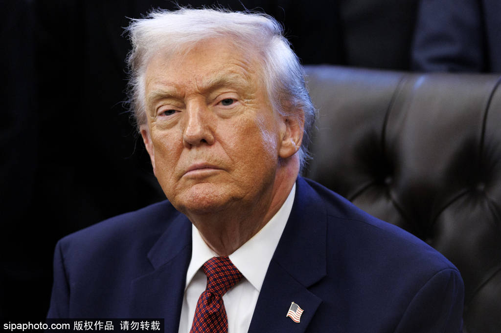 特朗普观战总决赛G3！记者：不坐场边 他在包厢里看